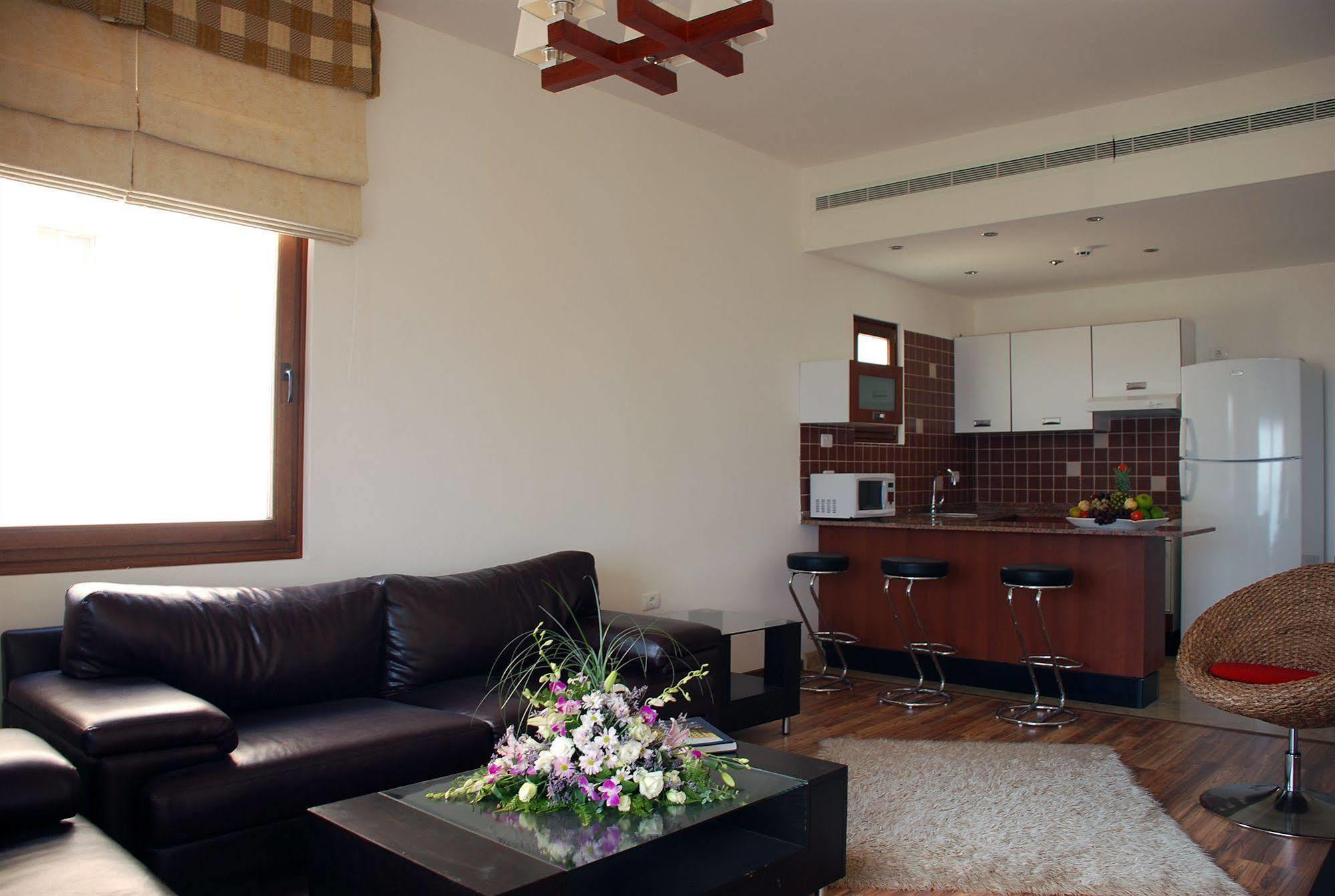 City Suite Алей Екстериор снимка
