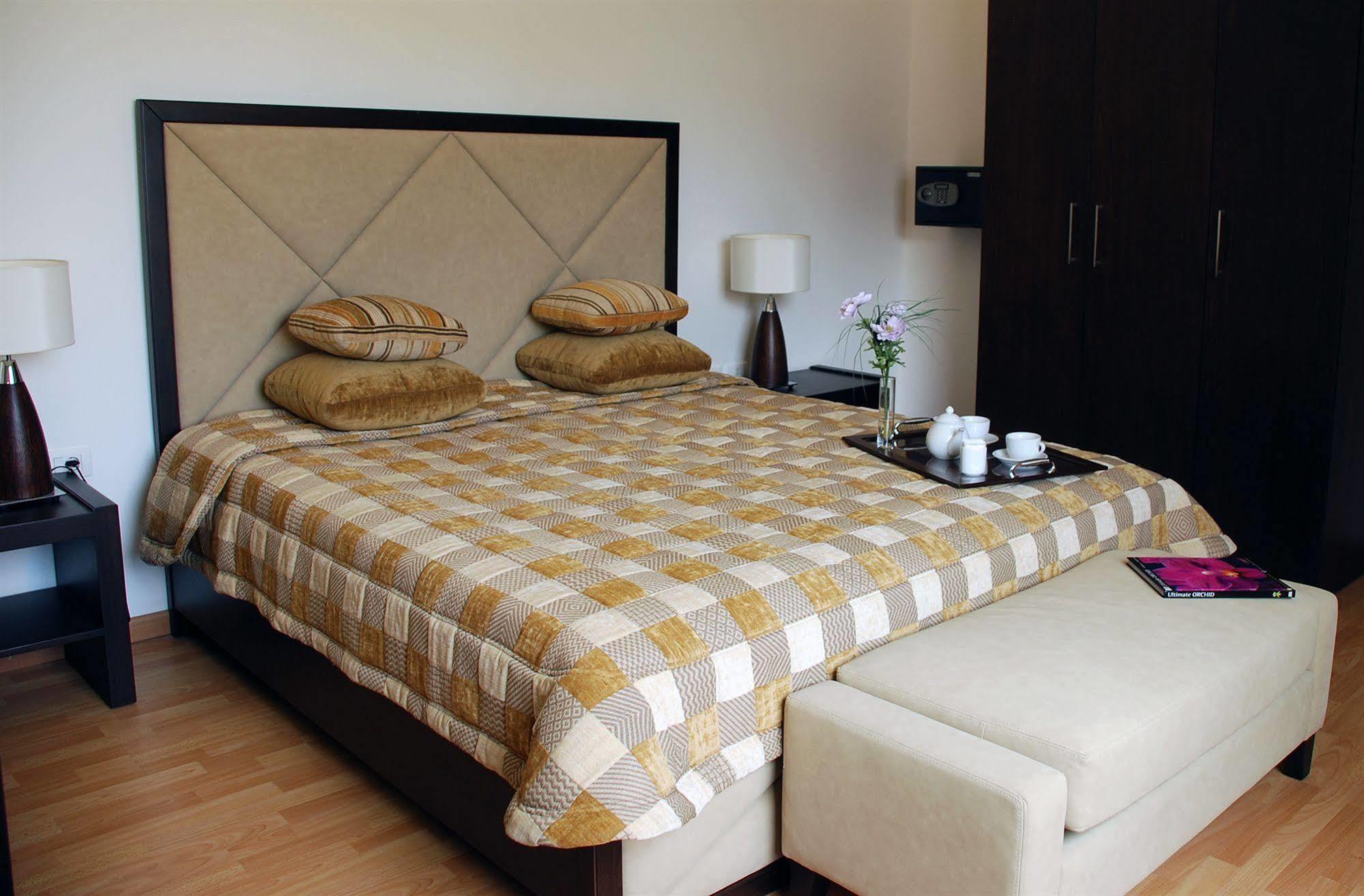 City Suite Алей Екстериор снимка
